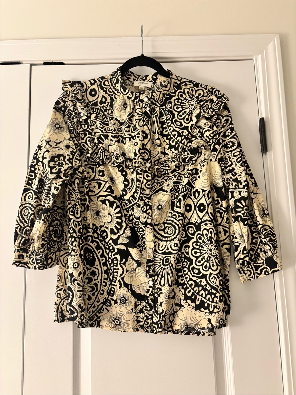 Umgee Black and Cream Floral Paisley Top